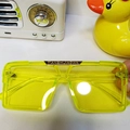 Gafas de sol cuadradas amarillo neón para niños con elegante detalle de puente dorado - Amarillo Fluorescente Transparente (8397) / Amarillo Neón