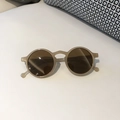 Lunettes de soleil rondes rétro avec monture thé translucide et verres bruns - Gris Gelée