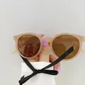 Retro Kinder Sonnenbrille mit beigen transparenten Rundrahmen und braunen Gläsern - Champagner