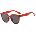 Occhiali da sole cat-eye moderni con montatura rossa traslucida e lenti grigio scuro - Rosso Gelatina / Lenti Grigie