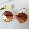 Kids vintage scalloped sunglasses with white flower frames and golden metal temples - Transparent Tea White Edge