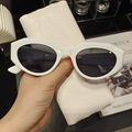 Gafas de sol cat-eye blancas geométricas con lentes gris oscuro y patillas anchas - Blanco