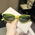 Occhiali da sole rétro cat-eye con montatura giallo neon e lenti verde scuro alla moda - Verde
