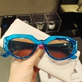 Gafas de sol ojo de gato poligonales azul transparente con estuche blanco - Azul