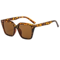 Lunettes de soleil carrées avec monture écaille de tortue et verres marron foncé - Écaille