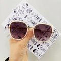 Kids polygon sunglasses with cream frame, golden metal temples and purple gradient lenses - Square Style / White