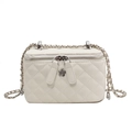 Mini sac bandoulière blanc matelassé avec fermoir fleur argentée et bandoulière chaîne - Grand / Blanc
