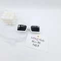 Primer plano de gafas de sol rectangulares blancas sobre accesorios artísticos de moda - Blanco