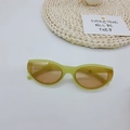 Occhiali da sole cat-eye retrò verde chiaro con montatura ovale e lenti marroni sfumate - Verde Gelatina