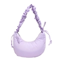 Borsa a tracolla a mezzaluna lavanda in nylon trapuntato con tracolla arricciata - Viola