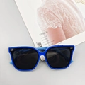 Détail de lunettes de soleil polarisées pour enfants avec monture bleu et noir - Bleu saphir