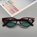 Λεπτομέρεια vintage γυαλιών ηλίου cat-eye με υφή ταρταρούγα και πράσινους φακούς - Λεοπάρ Πράσινος Φακός