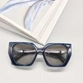 Occhiali da sole retrò blu navy con montura spessa e lenti scure in prospettiva a 45 gradi - Blu scuro