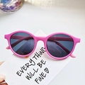 Detail of rose pink round children's sunglasses with matte frame and dark UV lenses - Rose Red