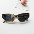 Lunettes de soleil œil-de-chat chics avec monture chaîne dorée et verres foncés - Dorure