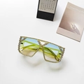 Gafas de sol cuadradas con pedrería, montura amarilla y lentes de color degradado - Verde Transparente (Lente degradada amarillo-azul)