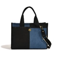Borsa tote patchwork nera e blu denim con chiusura a rotazione dorata e tracolla larga - Blu scuro