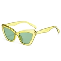 Lunettes de soleil œil-de-chat avec monture jaune transparente et verres verts chic - Monture Verte Transparente Verres Verts