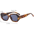 Gafas de sol retro hexagonales de carey con remaches metálicos y lentes de resina UV400 - Carey