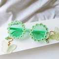 Occhiali da sole verdi rotondi per bambine con decorazioni floreali e farfalle - Verde