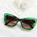 Occhiali da sole cat eye con montatura verde e interno tartarugato di moda - Verde trasparente