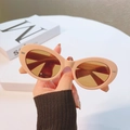 Lunettes de soleil œil-de-chat avec monture pêche et verres bruns pour femmes chic - Monture Rose Verres Bruns