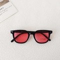 Occhiali da sole vintage per bambini con montatura nera e lenti rosse trasparenti - Montatura nera lenti rosse