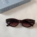 Occhiali da sole retrò cat-eye marrone scuro con dettagli dorati e lenti sfumate vintage - Tè Scuro