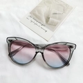 Lunettes de soleil œil de chat à monture gris transparent et verres dégradés - Gris Transparent Rose Bleu