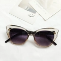 Katzenaugen Sonnenbrille mit Glitzergestell und lila Verlaufsgläsern für Damen - Transparentes Grau