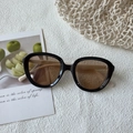 Retro oversized sunglasses with black frame and light brown lenses for a vintage look - Black Frame Cream Legs