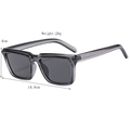 Lunettes de soleil carrées tendance avec monture grise transparente et verres foncés - Gris Transparent