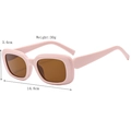Occhiali da sole rettangolari rosa con montatura spessa, lenti marroni, larghezza 14,8cm - Rosa