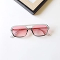 Lunettes de soleil carrées gris transparent avec verres dégradés roses et double pont - Adulte / Monture Gris Transparent Verre Rose