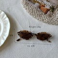 Vintage oval leopard print sunglasses with dark brown lenses and 14.1cm frame width - Milk Cow Pattern