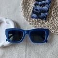 Retro veelhoekige zonnebril met kobaltblauw montuur en donkergrijze glazen - Blauw