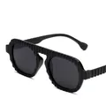 Glänzende schwarze Sonnenbrille mit gerippter Struktur und grauen Gläsern - Glänzend Schwarzer Rahmen Graue Gläser