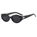 Occhiali da sole cat-eye neri con accenti in metallo argento e vista a 45 gradi - Montatura Nera Lenti Grigie