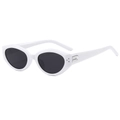 Occhiali da sole ovali bianchi retrò stile cat-eye con lenti nere e dettagli argento - Montatura Bianca Lenti Grigie