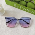 Detail of oversized square baby sunglasses with purple gradient lenses and gold metal frame - Purple Pink