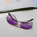 Detailed view of kids aviator sunglasses with purple gradient lenses and gold metal frame - Purple