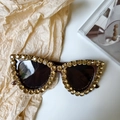 Dettaglio degli strass color champagne incastonati su occhiali da sole cat-eye oversize - Stile Occhi di Gatto Retro di Lusso (香槟色1)