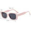 Gafas de sol rosa vintage de montura cuadrada con remaches plateados y lentes oscuras - Rosa