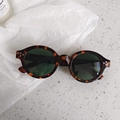 Retro-Sonnenbrille für Kinder mit runden Schildpatt-Rahmen und dunkelgrünen Gläsern - Retro Rund Leopard Stil