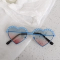 Detail of light blue heart-shaped sunglasses with floral patterns and gradient lenses - Flower Chain Blue Pink