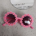 Dettaglio montatura a fiore rosa e lenti UV400 su occhiali da sole bimbi graziosi - Rosa Tenue