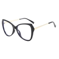 Dettaglio dei grandi occhiali cat-eye con stanghette in metallo dorato e lenti anti-luce blu - Nero