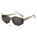 Vue latérale détaillée de lunettes œil de chat avec monture marron et charnières dorées - Monture Verte Verres Gris