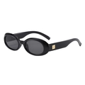 Detalle de patillas negras anchas con adorno metálico dorado en gafas de sol ovales - Montura Negra Lentes Gris Negro