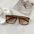 Detail of square vintage sunglasses with green transparent frames and pink gradient lenses - Transparent Green